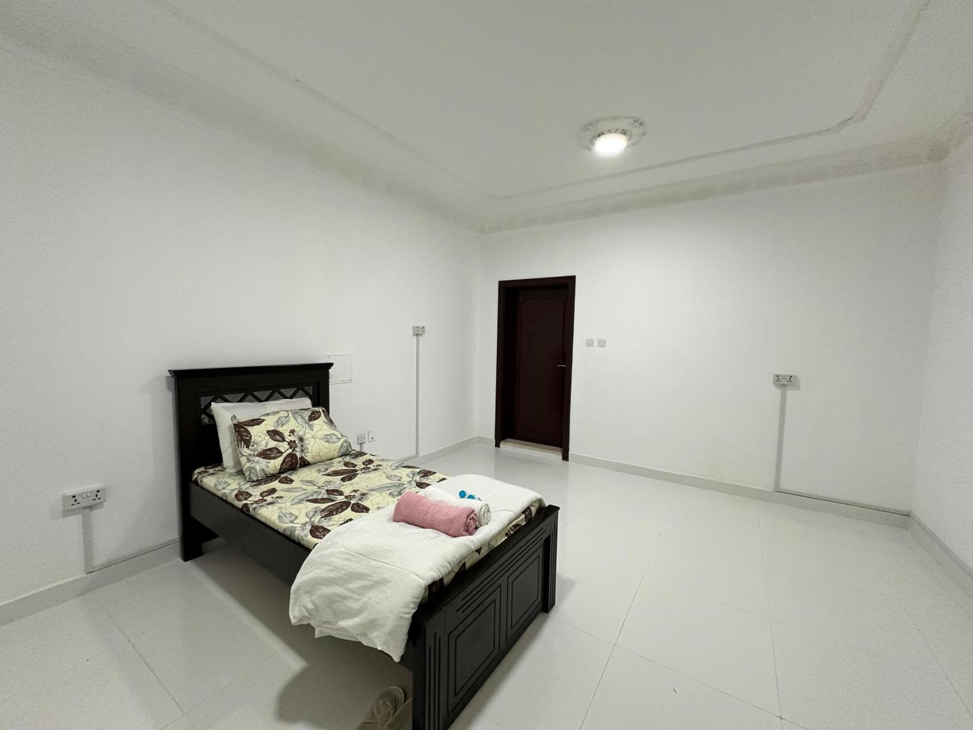 International Abu-Dhabi Hostel Villa Abu Dhabi Buitenkant foto