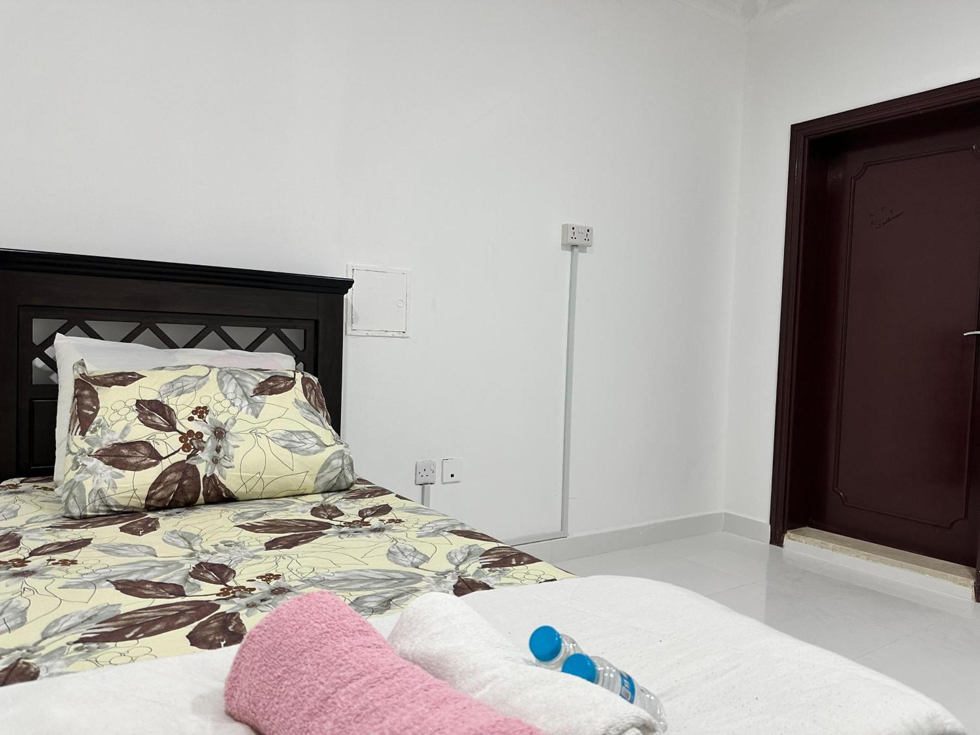 International Abu-Dhabi Hostel Villa Abu Dhabi Buitenkant foto